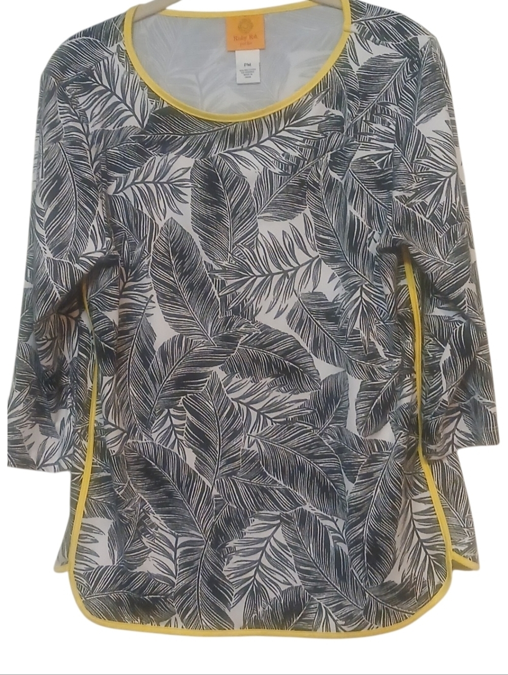 Ruby Rd -White Short Sleeve Blouse W/ Black Feather Print & Yellow Trim, Size PS - Picture 4 of 10
